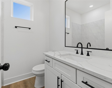 812 Elkhart Street - Photo Thumbnail 22