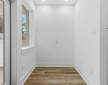 812 Elkhart Street - Photo Thumbnail 25