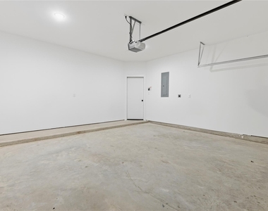812 Elkhart Street - Photo Thumbnail 31