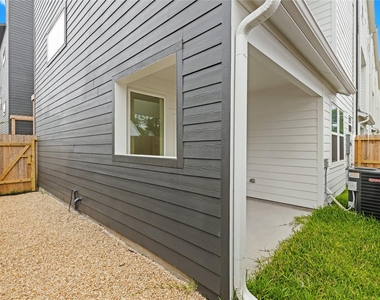 812 Elkhart Street - Photo Thumbnail 28