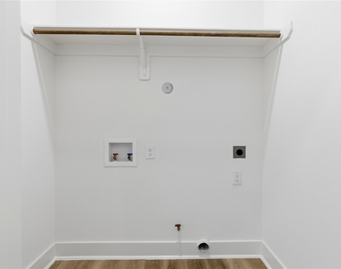 812 Elkhart Street - Photo Thumbnail 15