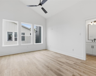 812 Elkhart Street - Photo Thumbnail 16