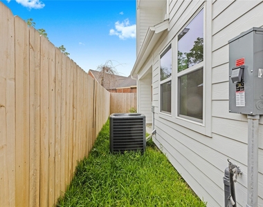 812 Elkhart Street - Photo Thumbnail 30