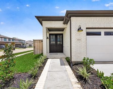 4333 Avron Drive - Photo Thumbnail 4