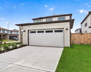 4333 Avron Drive - Photo Thumbnail 3
