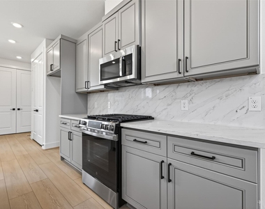 4333 Avron Drive - Photo Thumbnail 16