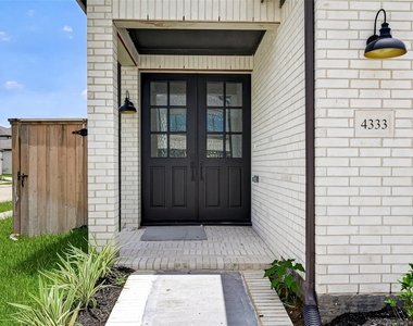 4333 Avron Drive - Photo Thumbnail 5