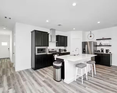 12320 Churchill Down Dr - Photo Thumbnail 3