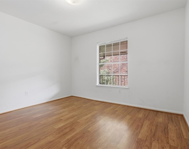 7600 Burgoyne Road - Photo Thumbnail 6