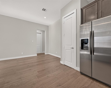 8802 Hollister Pine Court - Photo Thumbnail 30