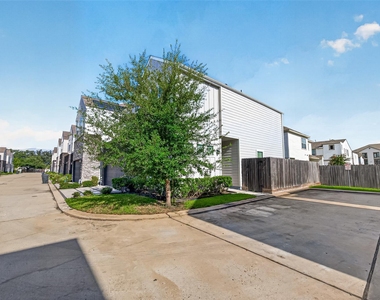 8802 Hollister Pine Court - Photo Thumbnail 6