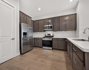8802 Hollister Pine Court - Photo Thumbnail 26