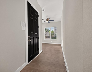 8802 Hollister Pine Court - Photo Thumbnail 9