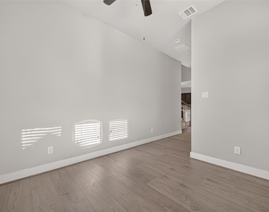 8802 Hollister Pine Court - Photo Thumbnail 12