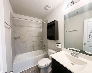 1807 Brady Shores Drive - Photo Thumbnail 12