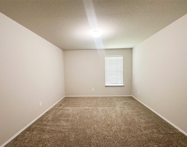 1807 Brady Shores Drive - Photo Thumbnail 11