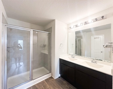 1807 Brady Shores Drive - Photo Thumbnail 8