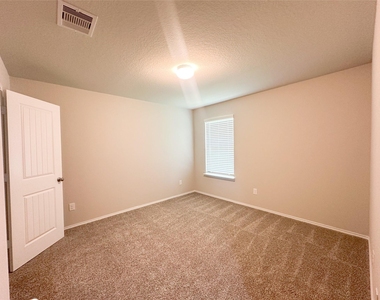 1807 Brady Shores Drive - Photo Thumbnail 10