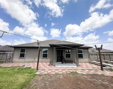 1807 Brady Shores Drive - Photo Thumbnail 16