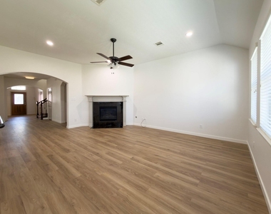 2802 Ridgeglen Lane - Photo Thumbnail 3