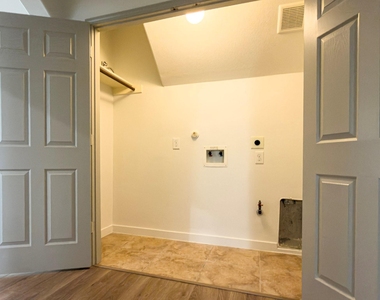 2802 Ridgeglen Lane - Photo Thumbnail 11