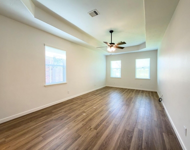 2802 Ridgeglen Lane - Photo Thumbnail 13