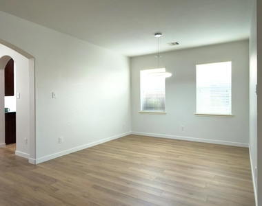 2802 Ridgeglen Lane - Photo Thumbnail 14