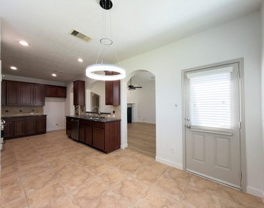 2802 Ridgeglen Lane - Photo Thumbnail 9