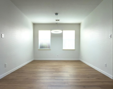 2802 Ridgeglen Lane - Photo Thumbnail 7