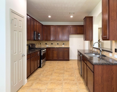 2802 Ridgeglen Lane - Photo Thumbnail 5