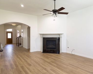 2802 Ridgeglen Lane - Photo Thumbnail 4