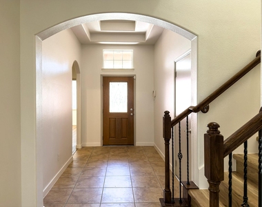 2802 Ridgeglen Lane - Photo Thumbnail 2