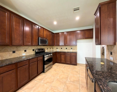 2802 Ridgeglen Lane - Photo Thumbnail 6