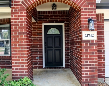 21742 Winsome Rose Court - Photo Thumbnail 5