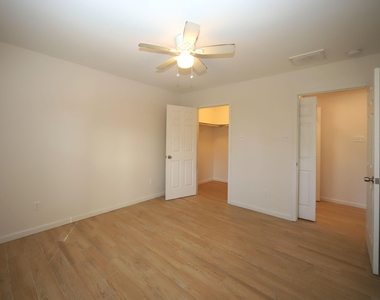 6709 Greenhurst Street - Photo Thumbnail 5