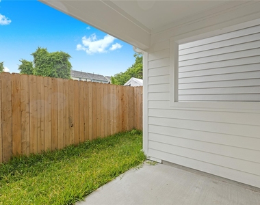 812 Elkhart Street - Photo Thumbnail 28