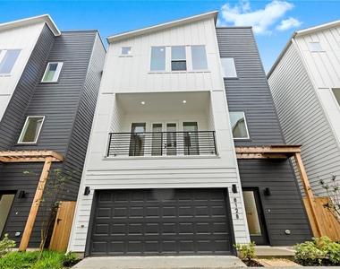 812 Elkhart Street - Photo Thumbnail 1