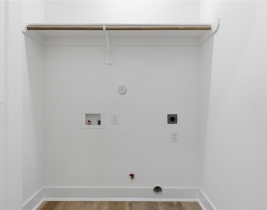 812 Elkhart Street - Photo Thumbnail 17