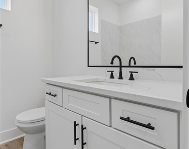 812 Elkhart Street - Photo Thumbnail 23