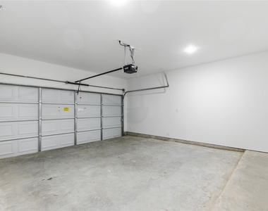 812 Elkhart Street - Photo Thumbnail 32
