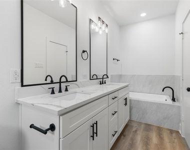 812 Elkhart Street - Photo Thumbnail 24