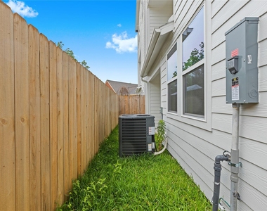 812 Elkhart Street - Photo Thumbnail 31
