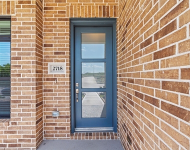 2718 Cottage Place - Photo Thumbnail 12