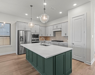 2718 Cottage Place - Photo Thumbnail 24
