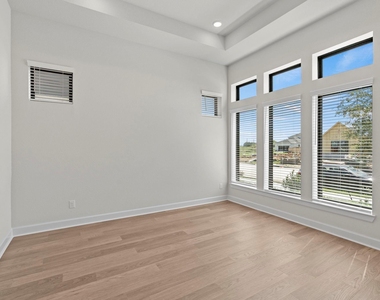 2718 Cottage Place - Photo Thumbnail 4