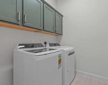 2718 Cottage Place - Photo Thumbnail 25