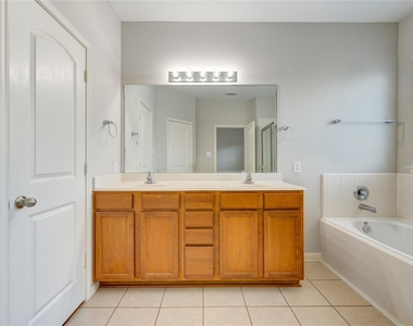 6030 Starbrook Creek Drive - Photo Thumbnail 23
