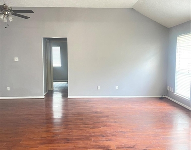 6406 Bayou Crest Drive - Photo Thumbnail 5