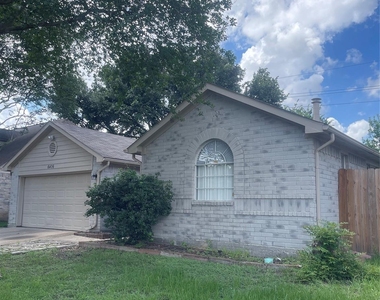 6406 Bayou Crest Drive - Photo Thumbnail 4
