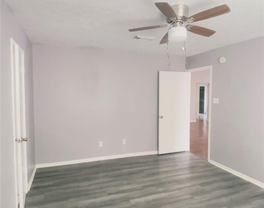 6406 Bayou Crest Drive - Photo Thumbnail 7